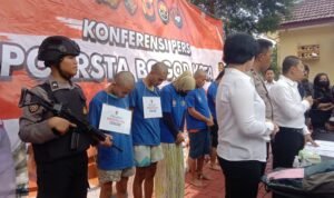 Dua dari kiri pelaku mucikari dalam praktek prostitusi online
