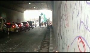 Capture 2023-05-29 13.00.55 Antrean Kendaraan di Jalan Underpas Tanah Sareal.