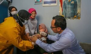 IMG-20230519-WA0063 Bima Arya Berikan Pin Polio Kepada Warga
