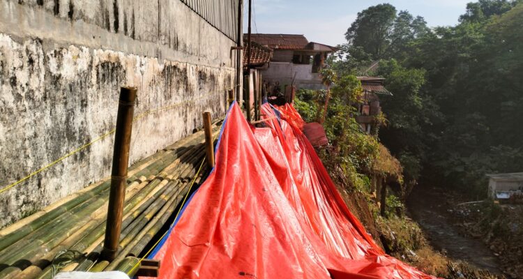 Pembangunan Jembatan Warga Swadaya Masyarakat