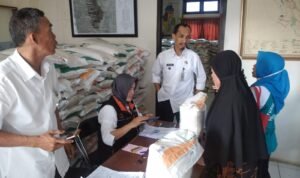 IMG-20230525-WA0082 Pembagian BLT di Kelurahan Kencana, Tanah Sareal