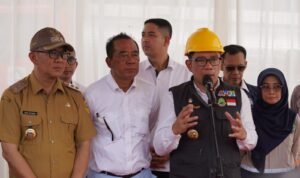 IMG-20230529-WA0028 Gubernur Jabar Ridwan Kamil, Memberikan Keterangan Ke Media Mengenai Jalan Tambang.