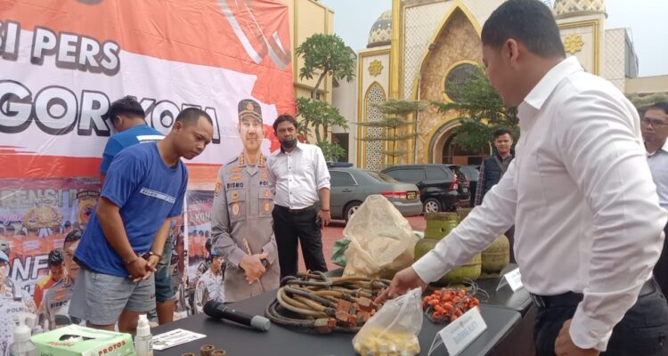 Polisi Tangkap Pelaku Penyulingan Gas Subsidi, dan Barang Bukti