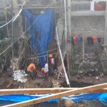 Sejumlah Pekerja, Melakukan Penggalian Jembatan Warung Pala Muarasari.