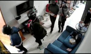 Capture 2023-06-12 00.05.32 Pencuri Terekam CCTV