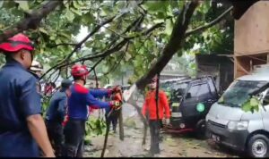 Capture 2023-06-20 21.53.06 Petugas Tim SAR Melakukan Evakuasi, Bencana Alam Pasa Senin (19/06/23) Kemarin.