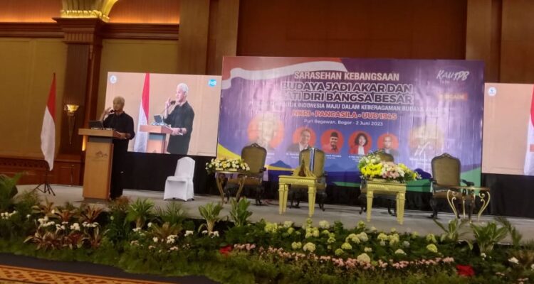 Capres Ganjar Pranowo Memberikan Sambutan, Pada Acara Saresehan Kebangsaan Indonesia Maju.