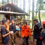 Tim Evakuasi Pemandu Pendakian, di Gunung Puncak Dua, Kecamatan Tamansari.