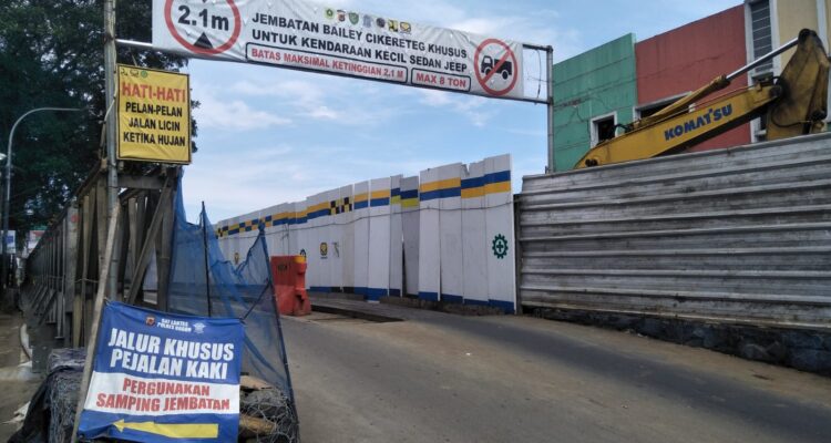 Jembatan Cikereteg di Jalan Raya Bogor Sukabumi Ditutup Total.