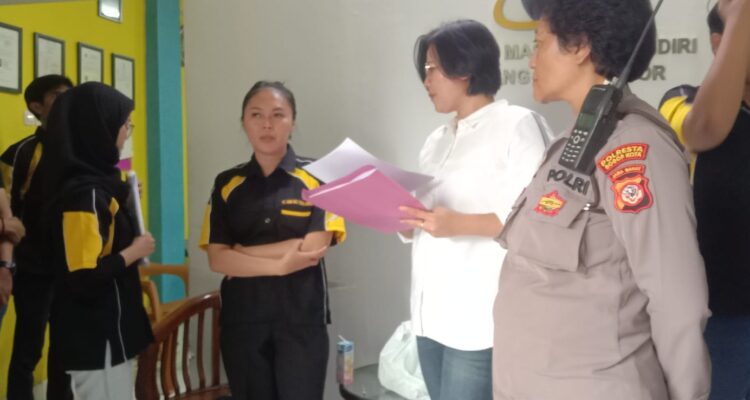 Petugas Gabungan Sidak Ke Kantor Penyalur Pekerja Imigran.