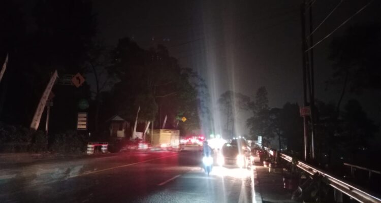 Gelap Gulita Jalan Raya Puncak.