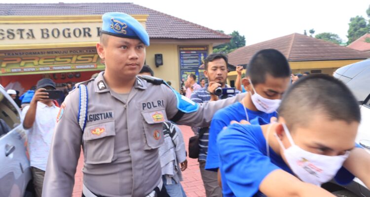Pelaku Digiring Petugas Kepolisian Polres Bogor Kota.