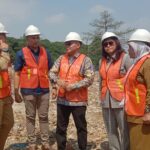 Walikota Bogor Bima Arya dan Direktur Utama Perumda Pasar Pakuan Jaya (PPJ) Kota Bogor, Muzakir.