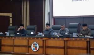 IMG-20230613-WA0174 Ketua DPRD Kota Atang Trinanto Bersama Walikota Bogor Pada Sidang di Gedung DPRD.