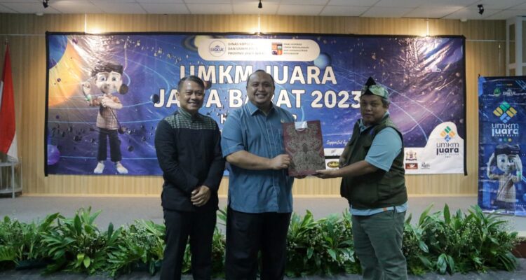 Ketua DPRD Kota Bogor, Atang Trinanto Bersama Pengusaha UMKM.