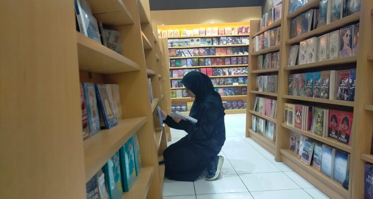 Penggunjung Kunjungi Gramedia Asri Media.