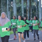Pelari Milo Melintas Track Kebun Raya Bogor.
