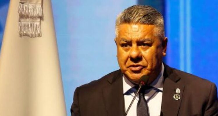Presiden Asosiasi Sepak Bola Argentina (AFA) Claudio Tapia,