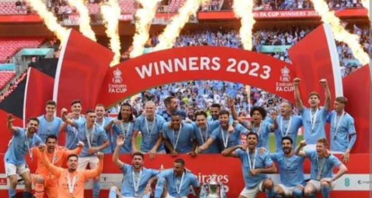 Tim Manchester City Foto Bersama Usai Merebut Piala FA 2023.