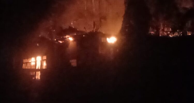 Bangunan Rumah Makan Terbakar