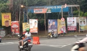 Spanduk Bacaleh di Jalan Protokol Kota Bogor