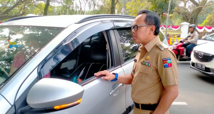 Walikota Bogor, Bima Arya Sugiarto, Saat Menggelar Razia ASN di Balaikota