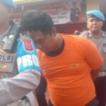 Tersangka Pencabulan di SD Neger Pengadilan 2, digiring polisi.