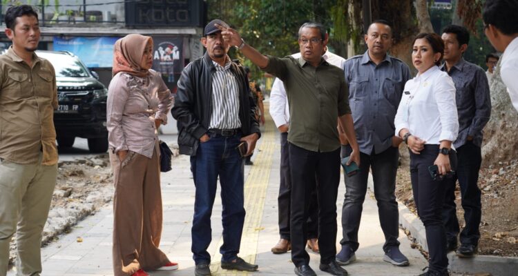 DPRD Kota Bogor Sidak Pembangunan Jalan Trotoar