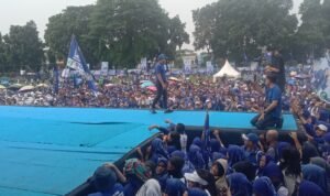 Ketua Umum DPP PAN, Zulkifli Hasan berorasi saat kampanye akbar di Kota Bogor