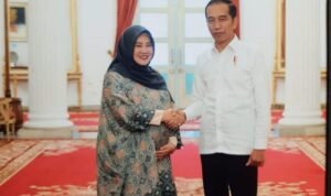 Zakiyatul Fikriyah Al Aslamiyah saat mengunjungi Istana Merdeka menemui Joko Widodo