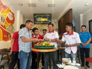 Saat Hotel Front one Budget Merayakan Hari Jadi