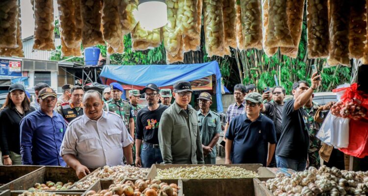 Walikota Bogor, Bima Arya Saat meninjau pasar Tekum