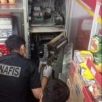 Polisi lakukan olah TKP pembobolan ATM di Minimarket Depok, Jawa Barat