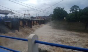 Bendung Katulampa Bogor saat ini siaga 3 Bendung Katulampa Bogor saat ini siaga 3
