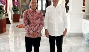 Bakal calon wali kota, Sendi Fardiansyah saat berfoto bareng dengan Presiden Joko Widodo (Jokowi) Bakal calon wali kota, Sendi Fardiansyah saat berfoto bareng dengan Presiden Joko Widodo (Jokowi)