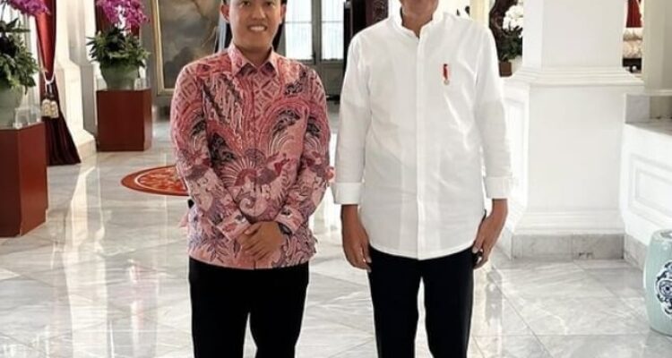 Bakal calon wali kota, Sendi Fardiansyah saat berfoto bareng dengan Presiden Joko Widodo (Jokowi)