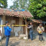 Satpol PP Kota Bogor Segel Bangunan diduga tempat pembuangan limbah ke sungai Ciliwung Bogor kemarin