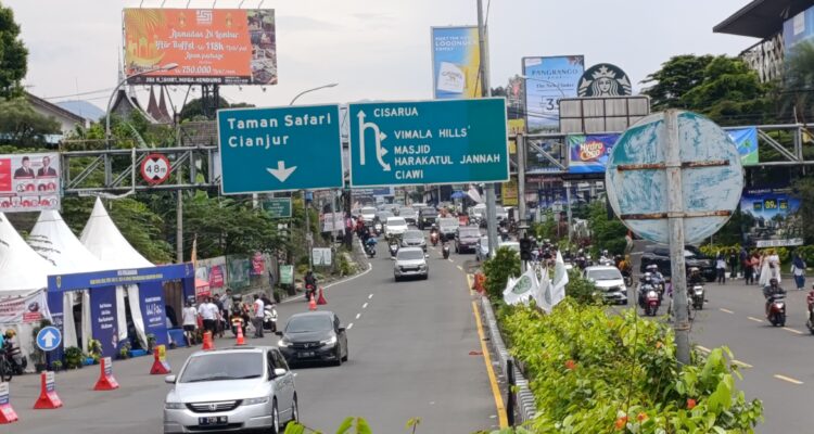 Situasi lalu lintas hari ini di Simpang Gadog Puncak Bogor