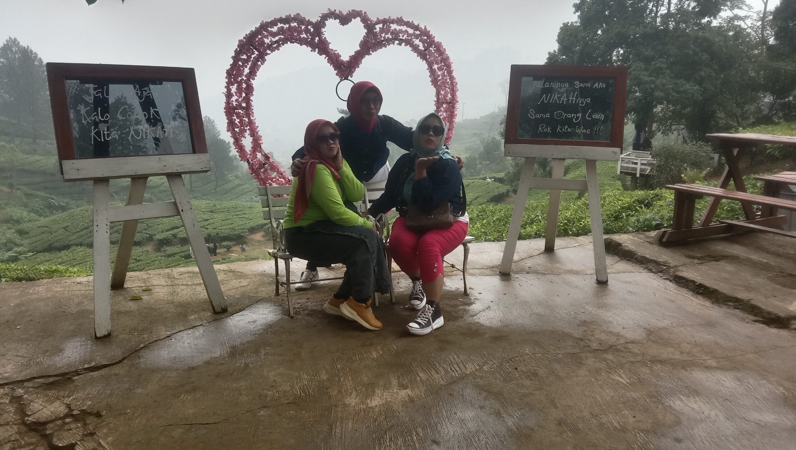 Pengunjung yang tengah berwisata di Agro Wisata Gunung Mas Puncak Bogor