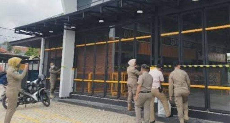 Ilustrasi Mie Gacoan Saat disegel