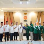 DPD PKS dan PKB Kota Bogor berfoto bersama seusai melakukan pertemuan singkat yang dilakukan pada malam Minggu kemarin