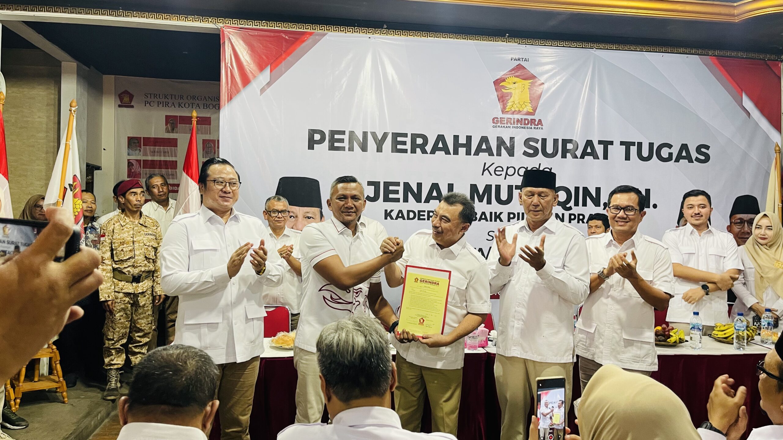 Penyerahan surat tugas Walikota Bogor ke Jenal Muttaqin