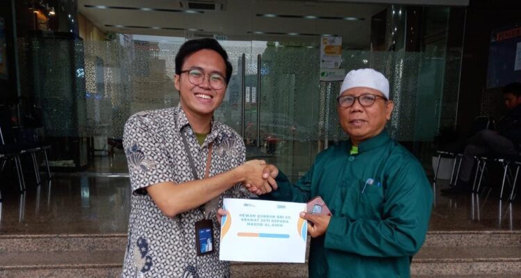 BRI Kramat Jati Salurkan CSR Hewan Kurban ke Masjid Al-Amin