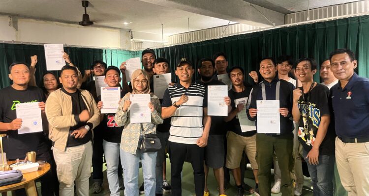 Foto : Yomi dan Para Ketua Klub serta Yomi dan Iwan Setiawan