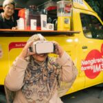 Indosat Ooredoo Hutchison (Indosat/IOH)* melalui brand *IM3* meluncurkan program *Nongkrong Bareng IM3* untuk memberikan pengalaman internet kelas dunia bagi milenial melalui berbagai aktivitas menarik. Melalui pengembangan teknologi terbaru, IM3 menawarkan paket data yang sesuai dengan perilaku belanja konsumen lewat produk *Hot Pomo yang kini tersedia di outlet-outlet IM3*. Dalam rangka merayakan kemerdekaan Indonesia ke-79, IM3 menggelar *Pesta Rakyat IM3 di 39 lokasi di Jabodetabek, Banten, Karawang, dan Sukabumi*, memungkinkan masyarakat merasakan kualitas jaringan IM3 yang optimal sambil merayakan kemeriahan kemerdekaan.