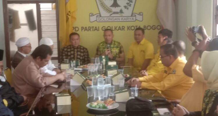 Dokter Rayendra bersama timnya melakukan komunikasi politik dengan DPD Golkar Kota Bogor