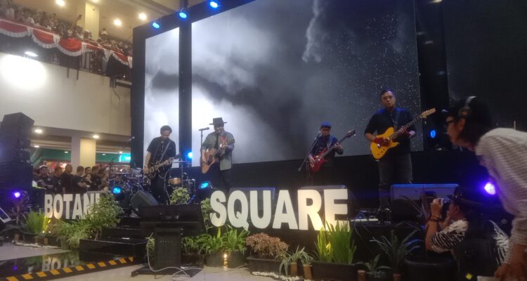 Penampilan Padi Reborn di acara Anniversary Mall Botani Square ke 18
