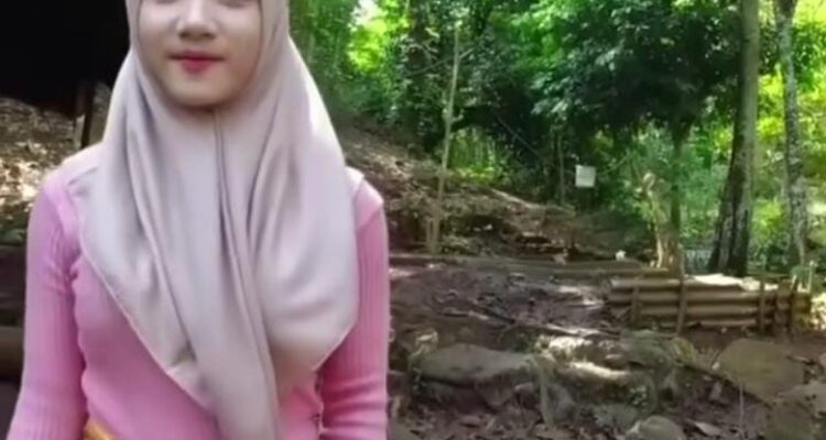 Salah satu wanita yang ada di Kampung Bidadari Cianjur