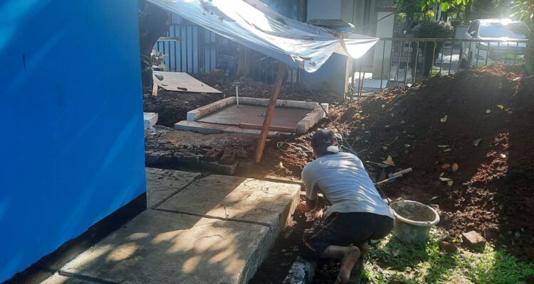 Renovasi toilet dan pembangunan septic tank baru di PWI Kota Bogor