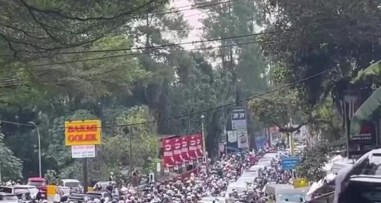 Suasana kemacetan di Puncak Bogor